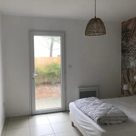 A 1km De La - Le Pin - *