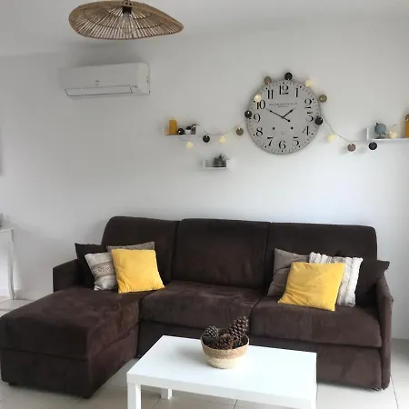 Apartment A 1km De La - Le Pin -