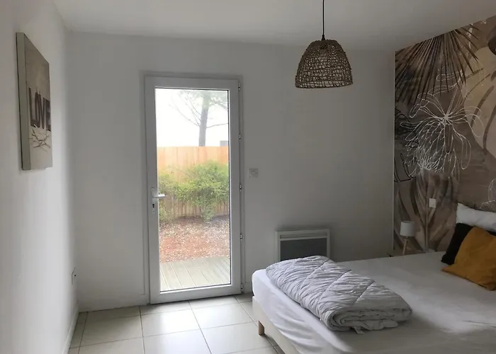 A 1km De La - Le Pin - *